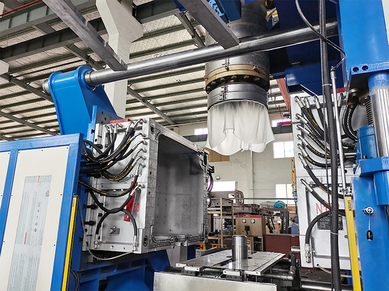 Безупречная производительность: ключ к контролю качества при выдувном формовании резервуаров IBC