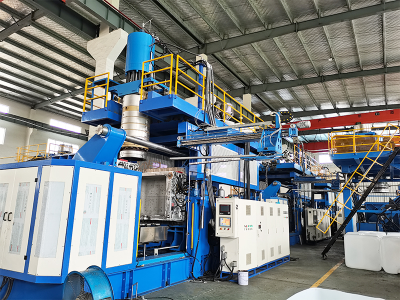 От проектирования до поставки: поддержание высочайшего качества с помощью выдувного формования резервуаров IBC