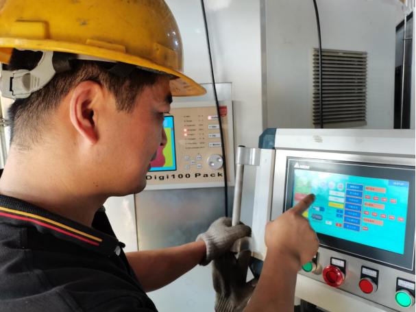 30-литровая экструзионно-выдувная машина и пресс-форма