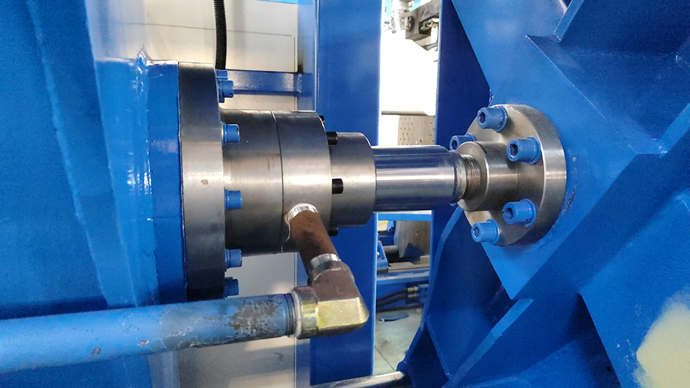 油缸与模板连接处