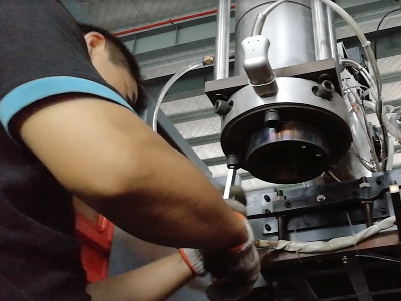 Пошаговый процесс изготовления выдувной машины