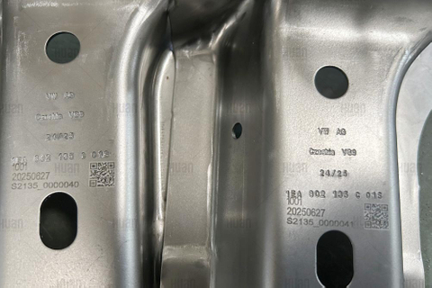 AutoTrace Welder: ± 0,05 мм сварщика с точным электродом с IATF 16949 QR -код отслеживает